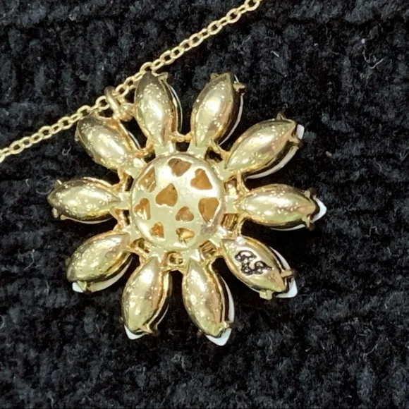 BETSEY JOHNSON SPARKLING DAISY NECKLACE AND EARRINGS SET! - Picture 10 of 11